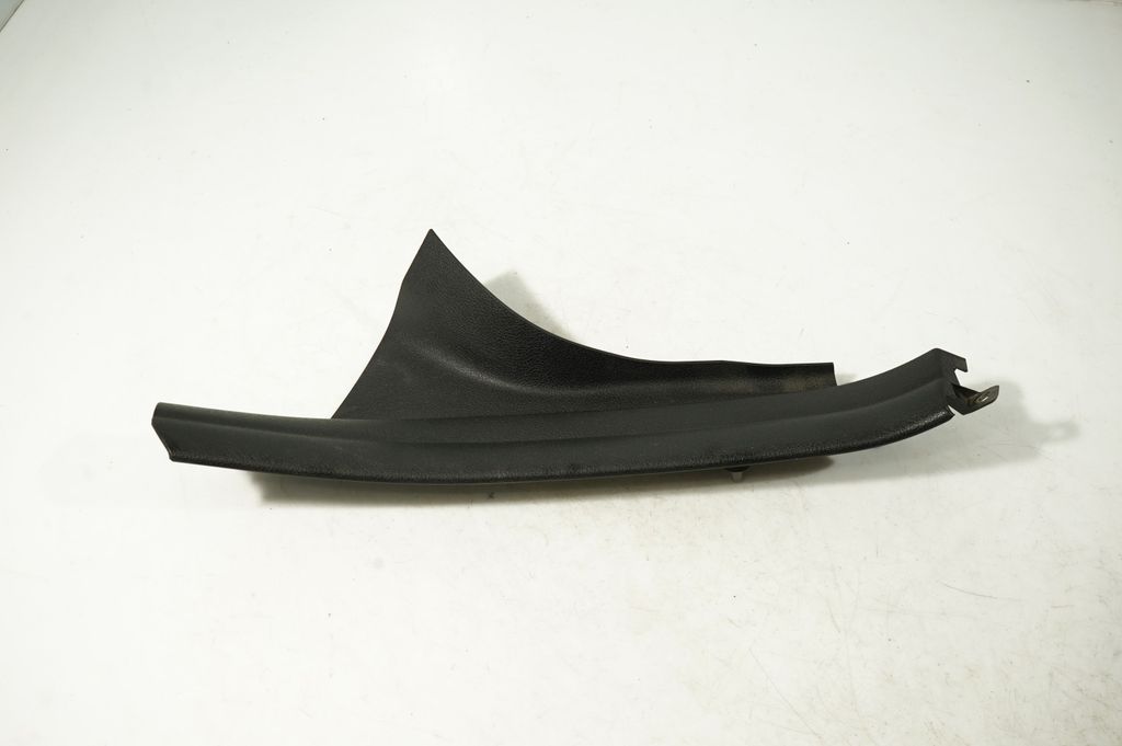 Rear sill trim cover (8)
