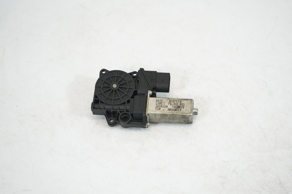 Rear door window regulator with motor (5)