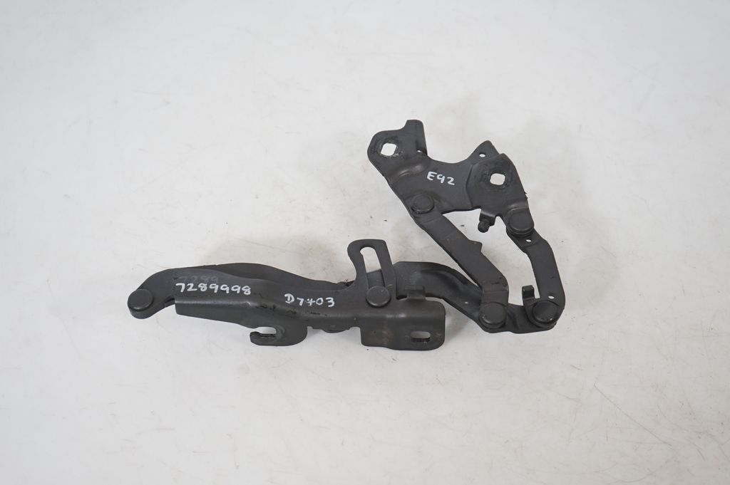 Engine bonnet/hood hinges