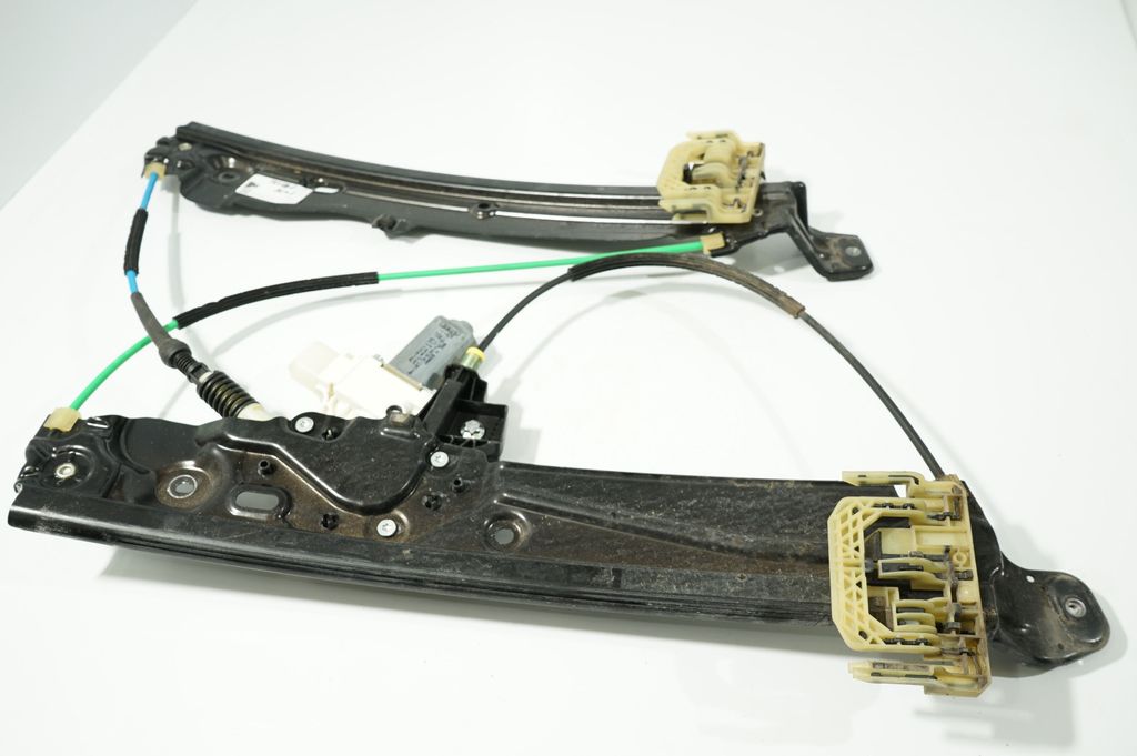 Rear door window regulator with motor (5)