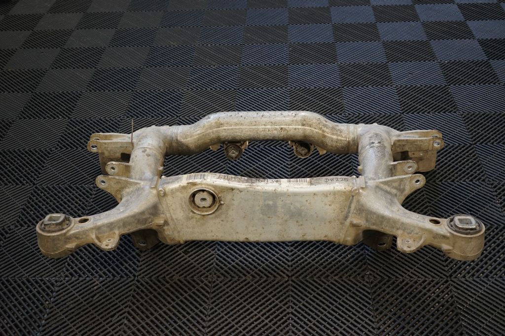 Rear subframe (2)