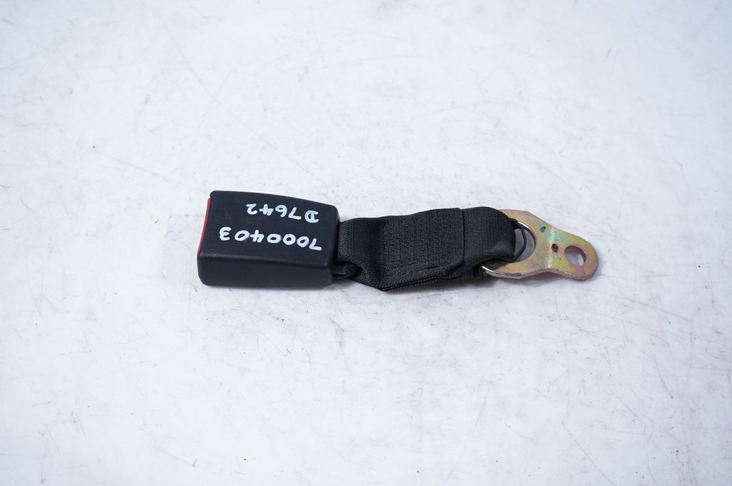 Rear seatbelt buckle (3)