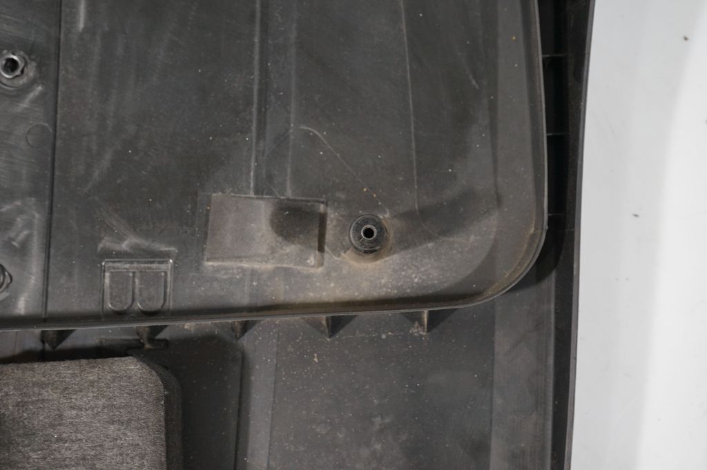 Engine cover (trim) (9)