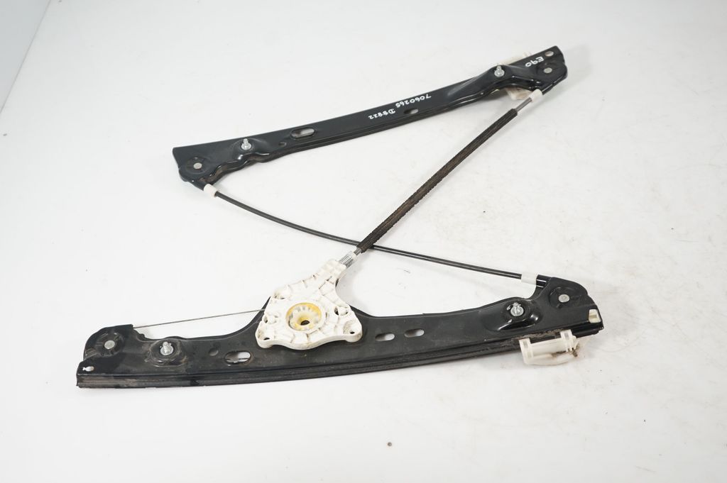 Front door window regulator with motor (3)