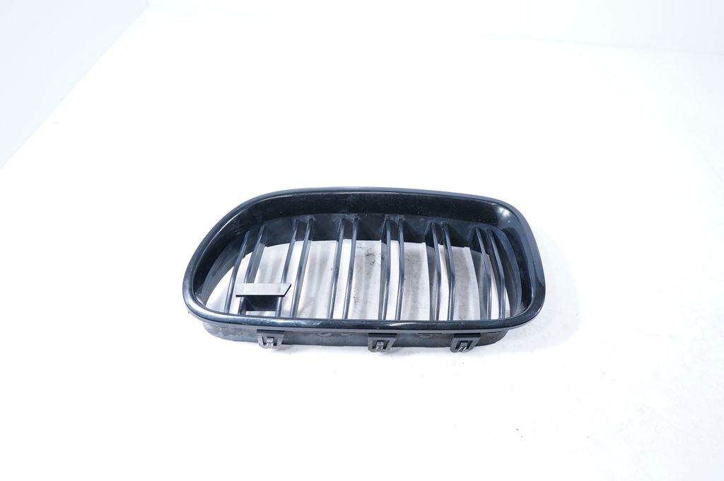 Front bumper upper radiator grill