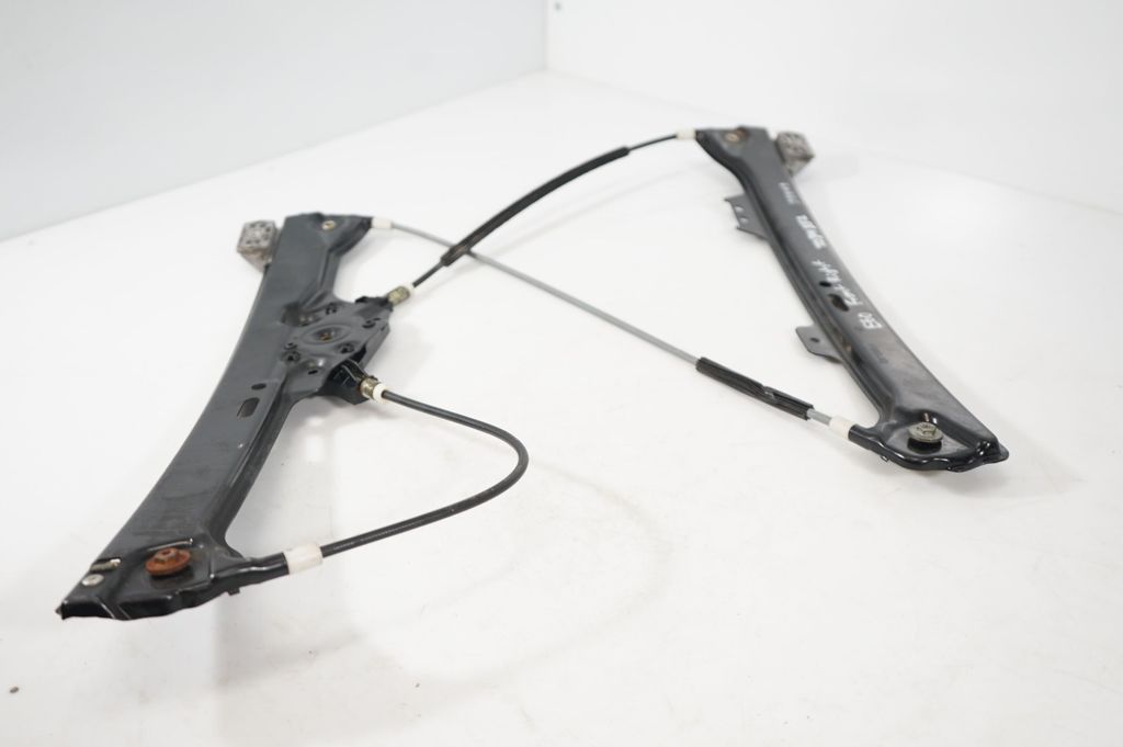 Front door window regulator with motor (8)