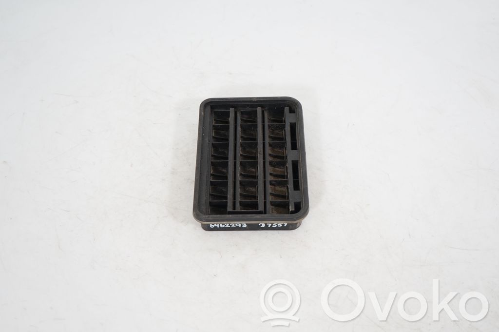 Quarter panel pressure vent (4)