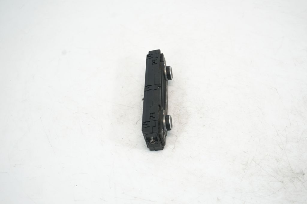 Climate control unit (4)