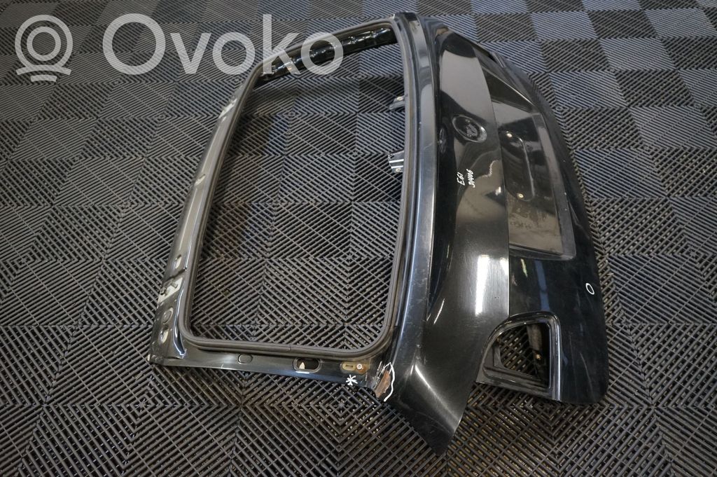 Tailgate/trunk/boot lid (4)