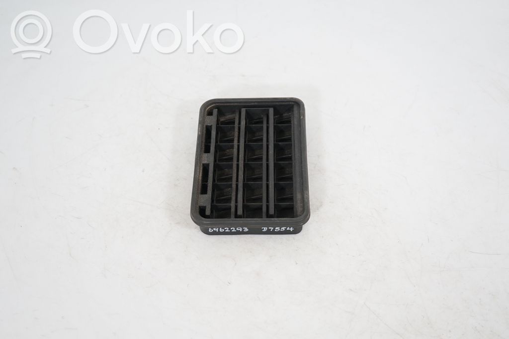 Quarter panel pressure vent (4)