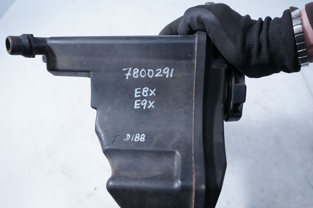 Coolant expansion tank/reservoir (7)