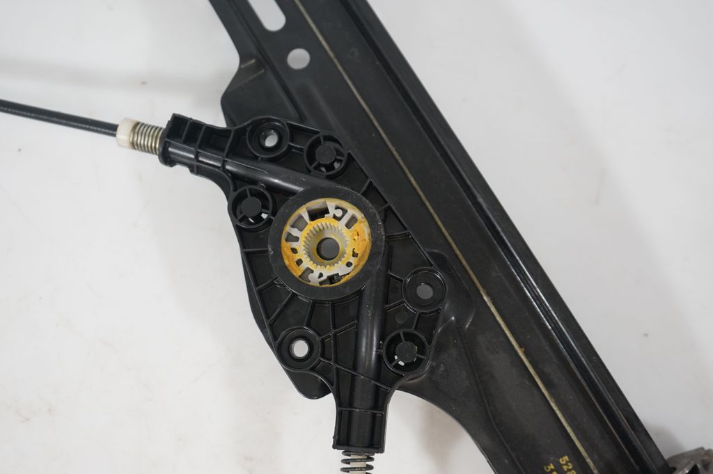 Front door window regulator with motor (7)