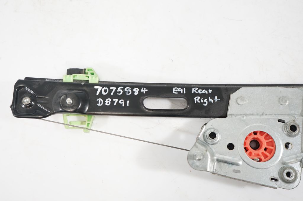 Front door window regulator with motor (13)