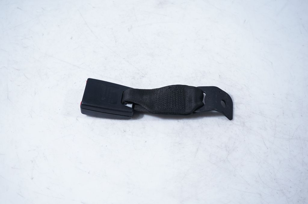 Rear seatbelt buckle (3)
