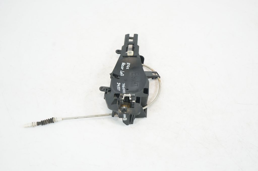 Rear door exterior handle/bracket (2)