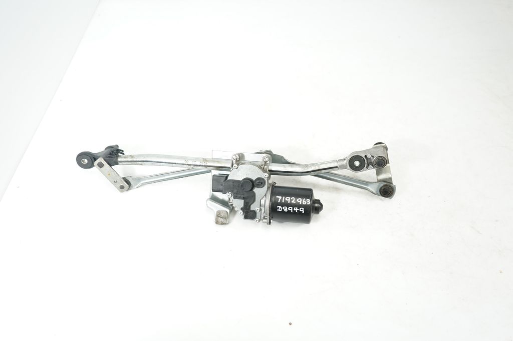 Front wiper linkage and motor