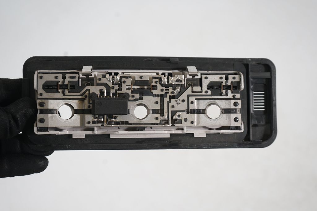 Front seat light (6)