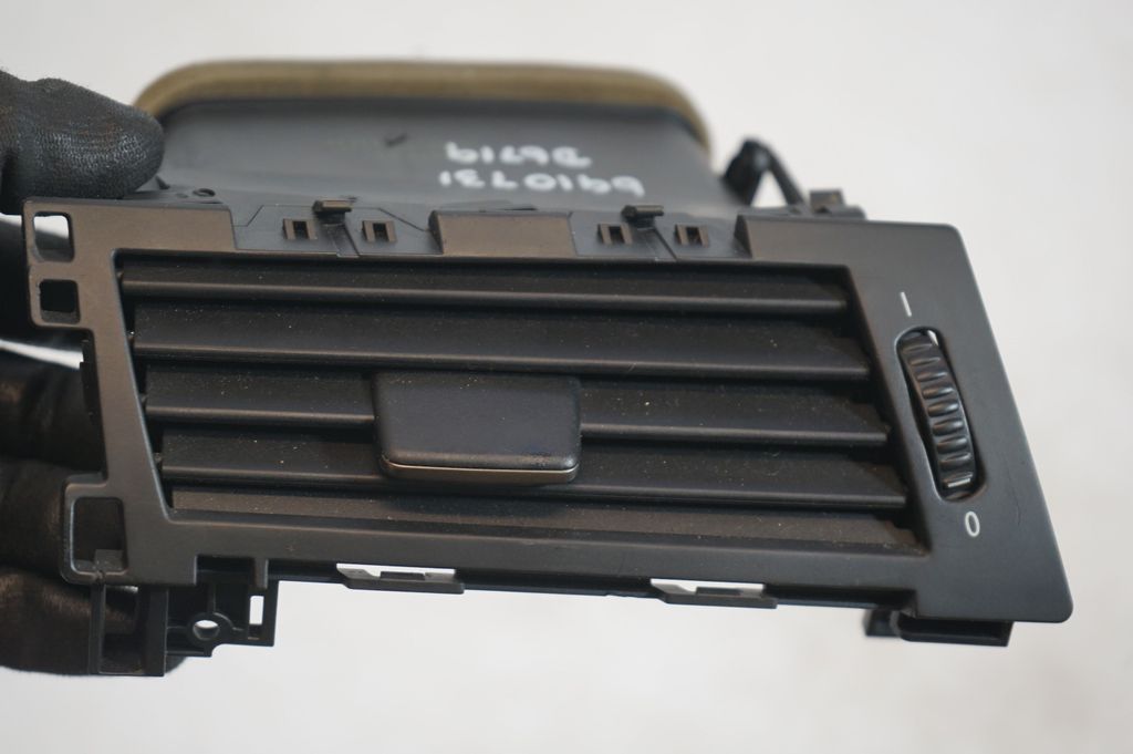 Dashboard side air vent grill/cover trim (6)