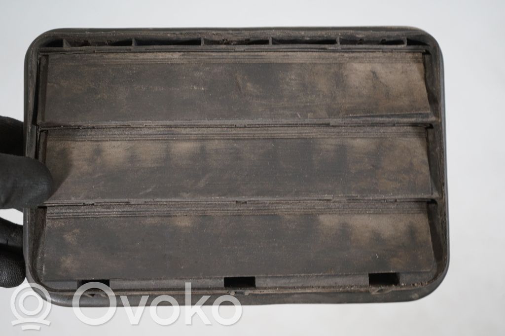 Quarter panel pressure vent (7)