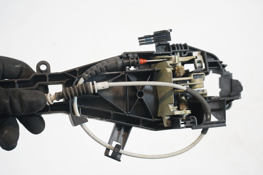 Front door exterior handle/bracket (6)