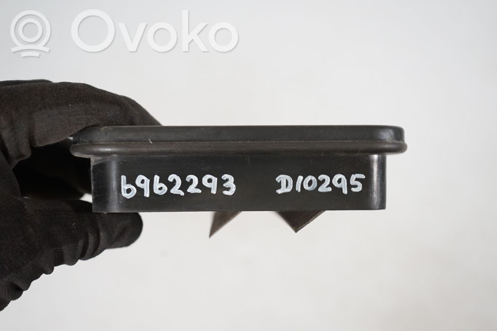 Quarter panel pressure vent (8)