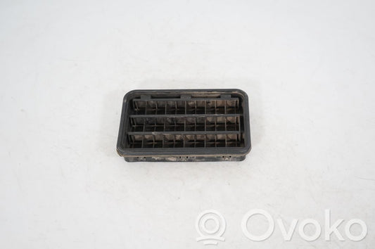 Quarter panel pressure vent