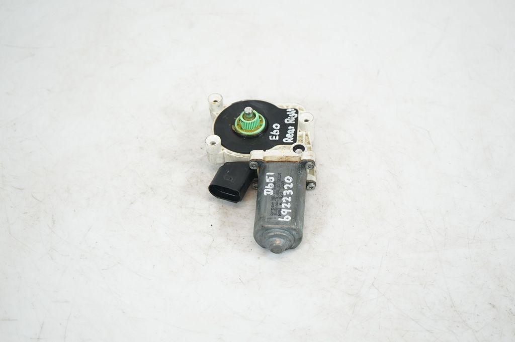 Rear door window regulator with motor (4)