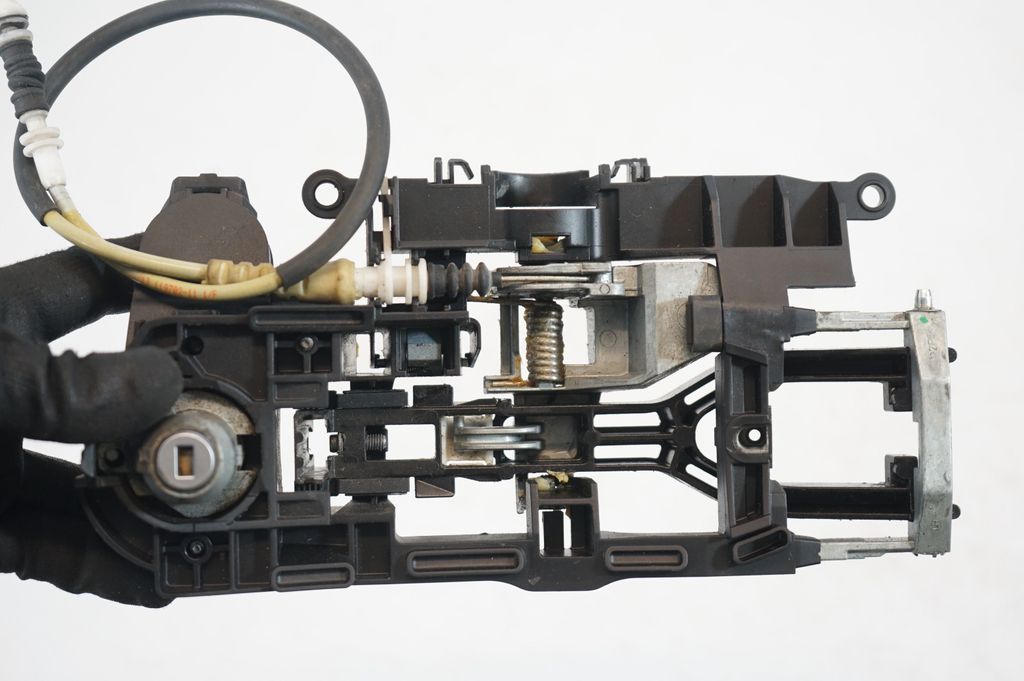 Front door exterior handle/bracket (7)