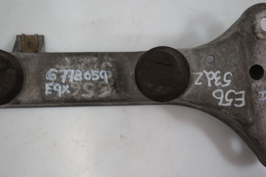 Gearbox mounting bracket (7)