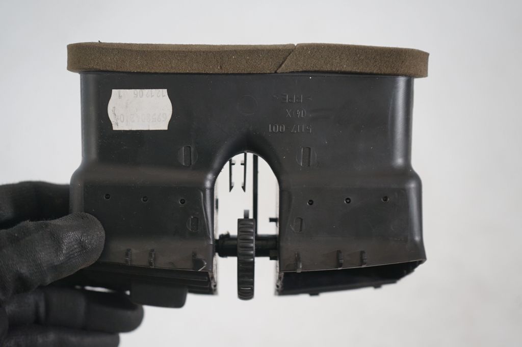 Rear air vent grill (7)