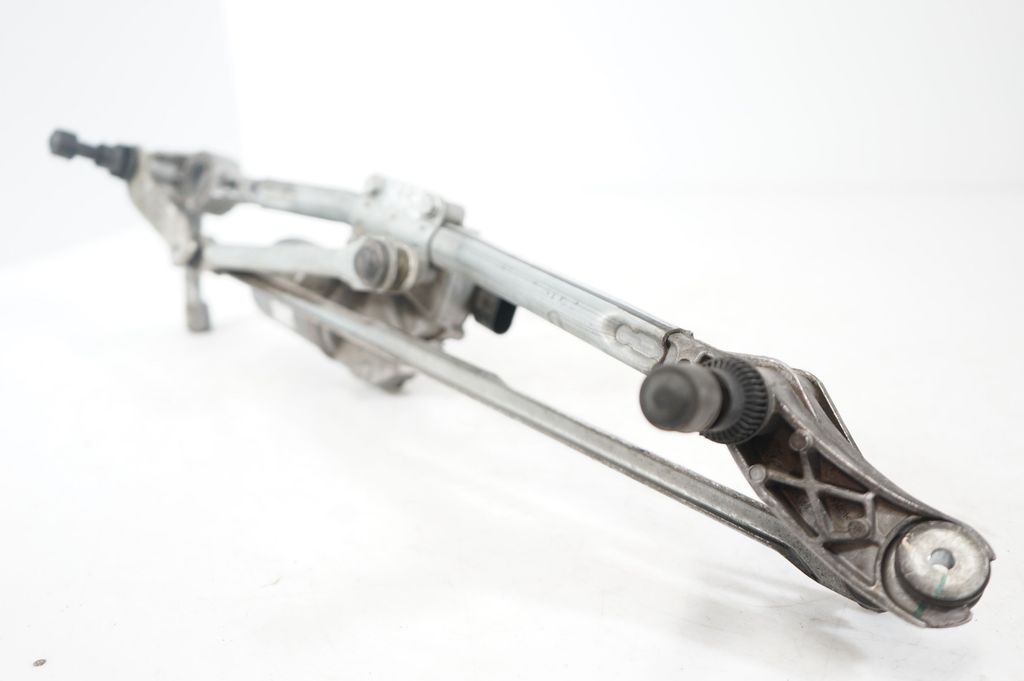 Front wiper linkage and motor (6)