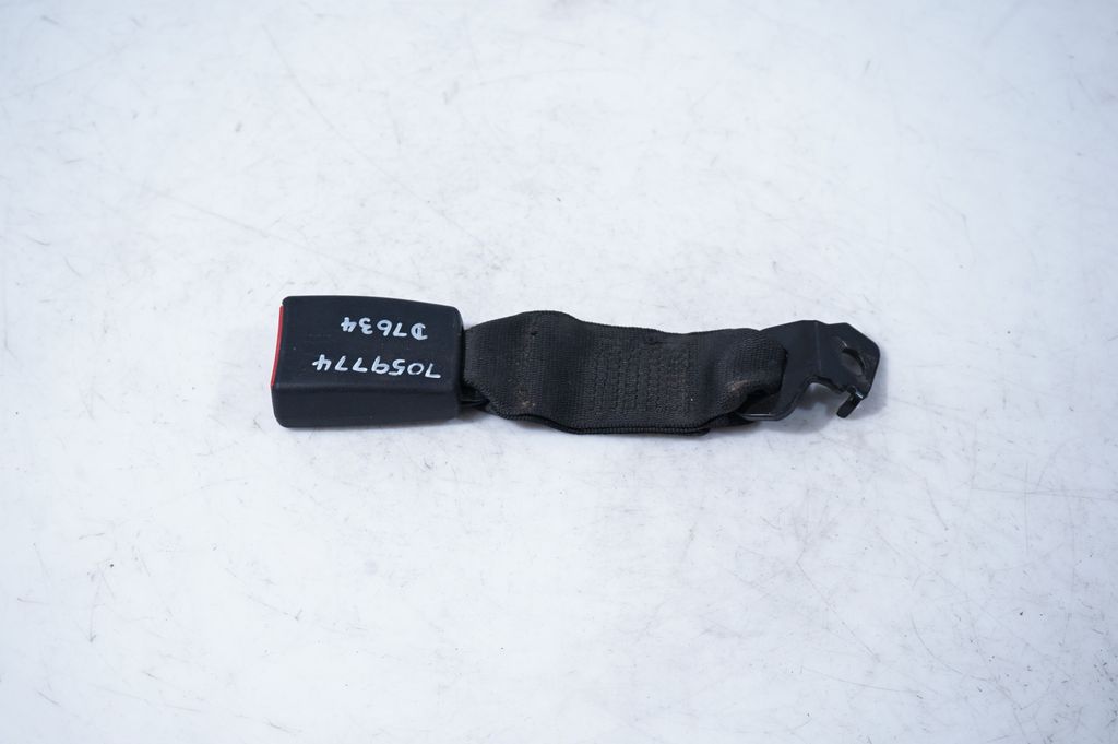 Rear seatbelt buckle (3)