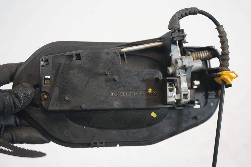 Front door exterior handle/bracket (6)