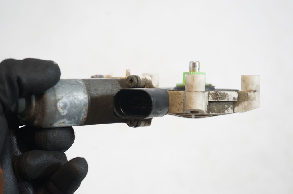 Rear door window regulator motor (6)