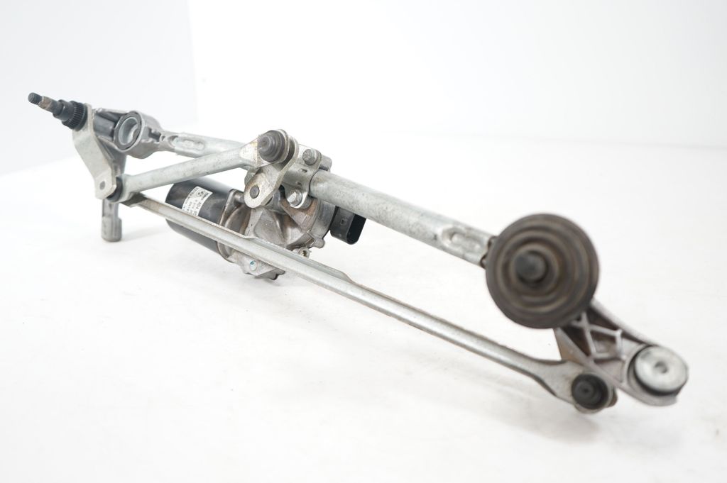 Front wiper linkage and motor (6)