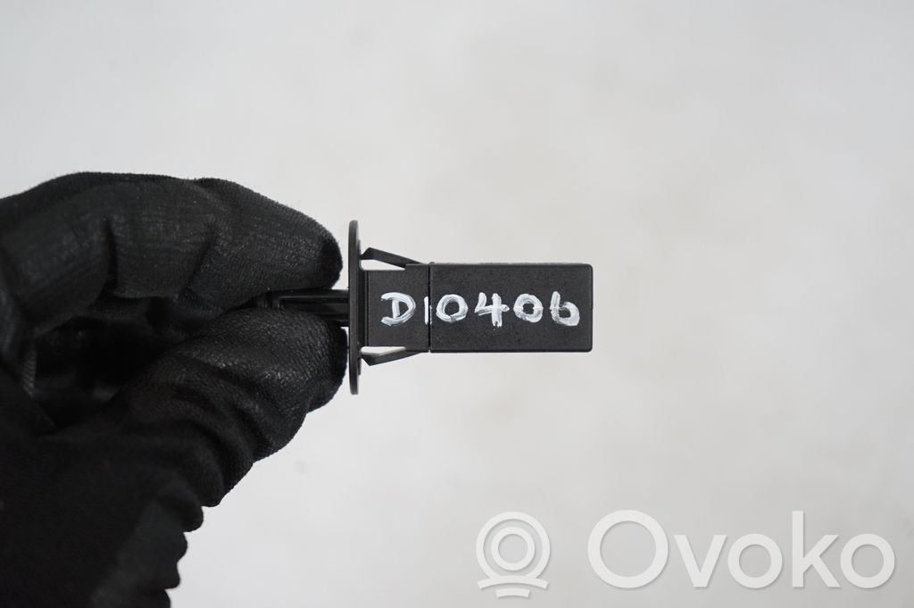 Fuel tank cap lock (7)