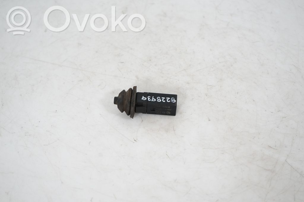 Fuel tank cap lock (3)