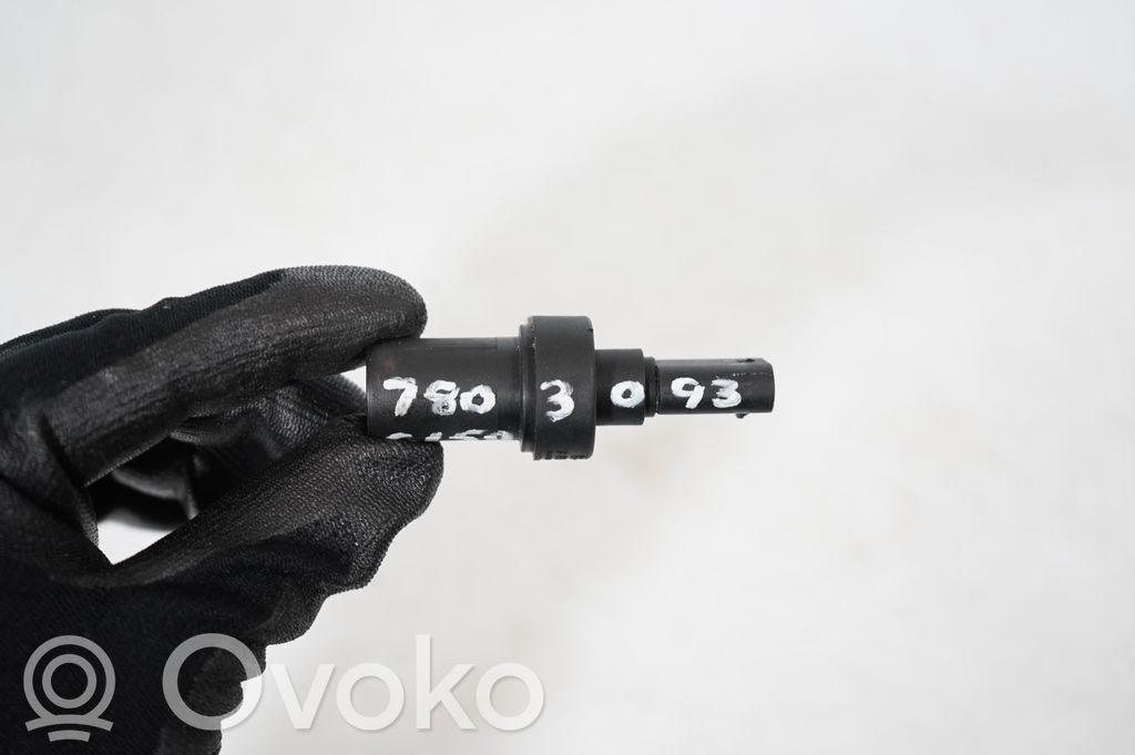 Camshaft position sensor (8)