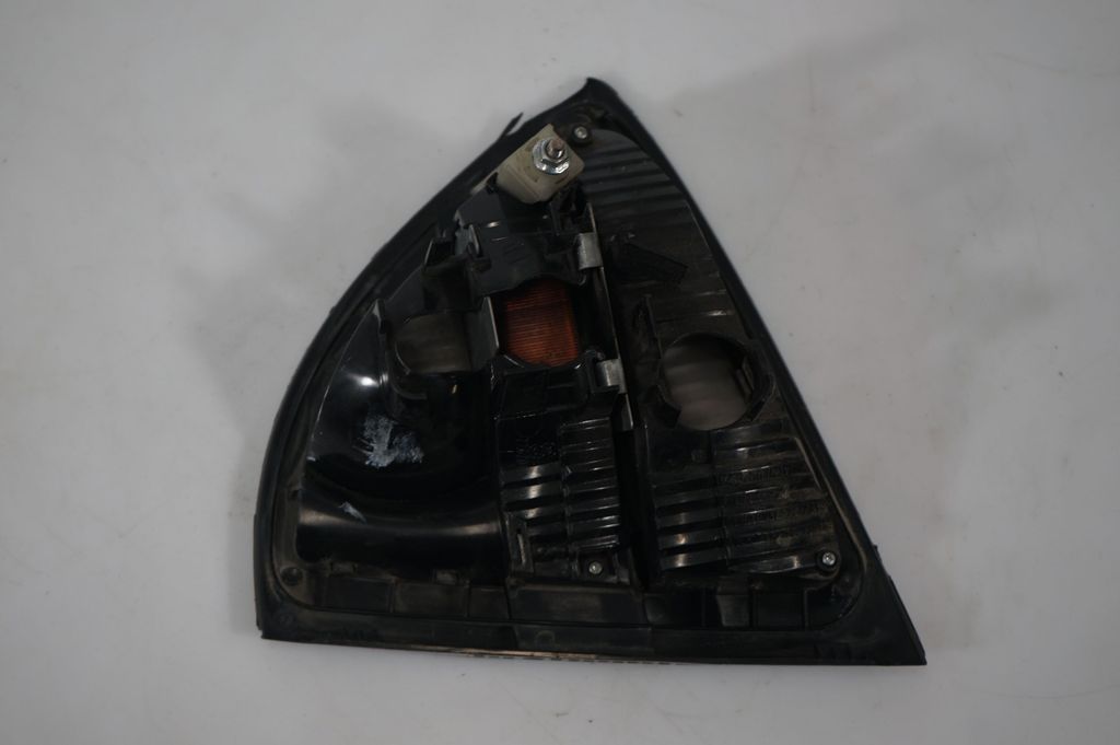 Tailgate rear/tail lights (6)