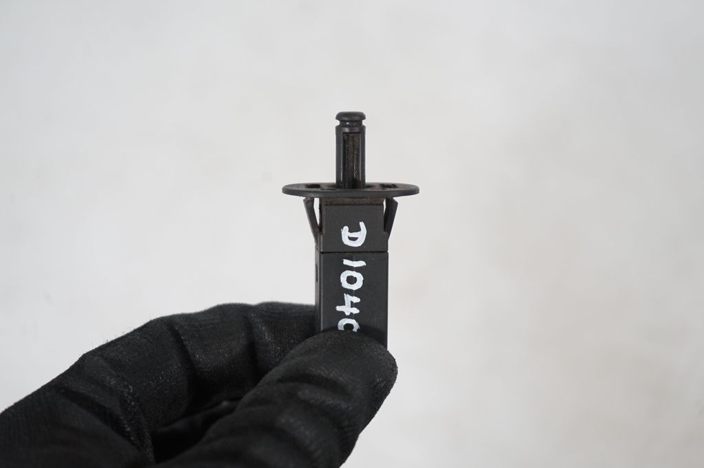 Fuel tank cap lock (6)