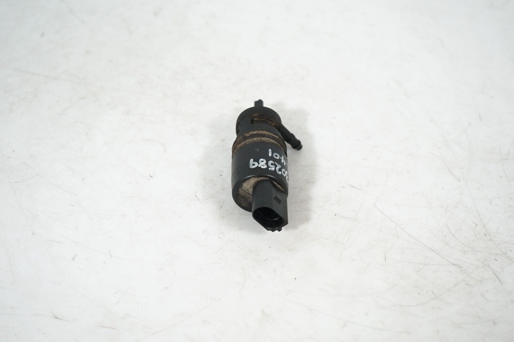 Windscreen/windshield washer pump (2)