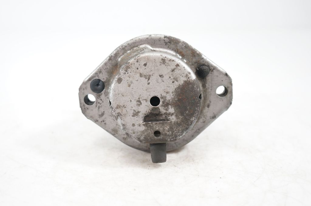 Engine mount bracket (6)