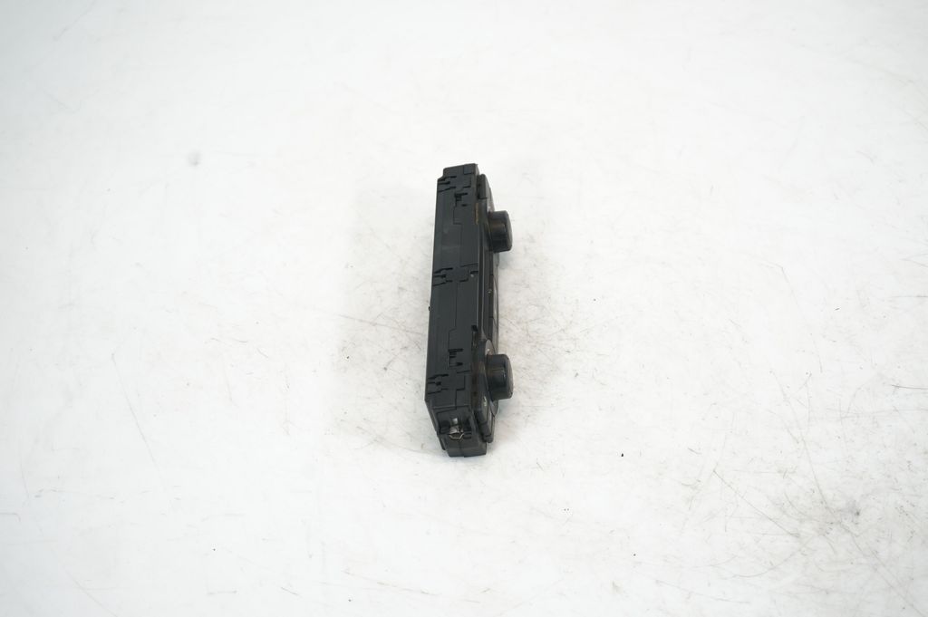 Climate control unit (4)