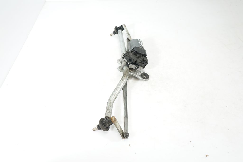 Front wiper linkage and motor (4)