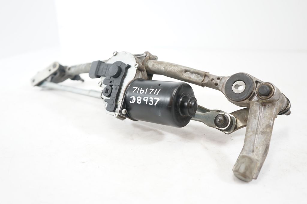 Front wiper linkage and motor (5)