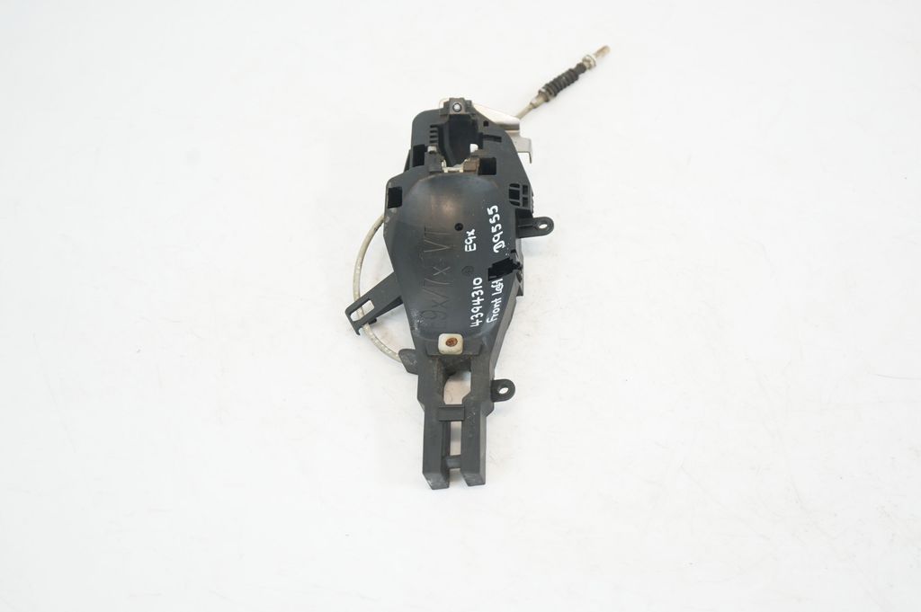 Front door exterior handle/bracket (4)