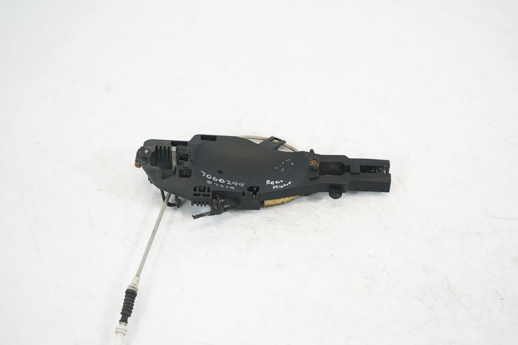 Rear door exterior handle/bracket