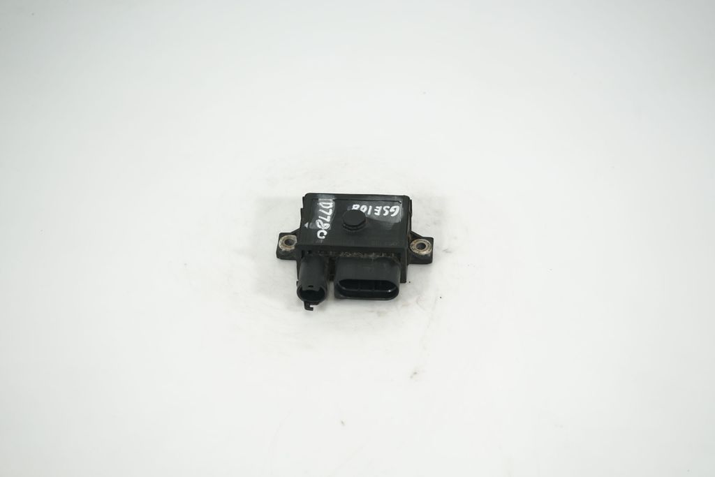 Glow plug pre-heat relay (3)