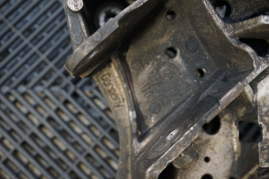 Front subframe (6)