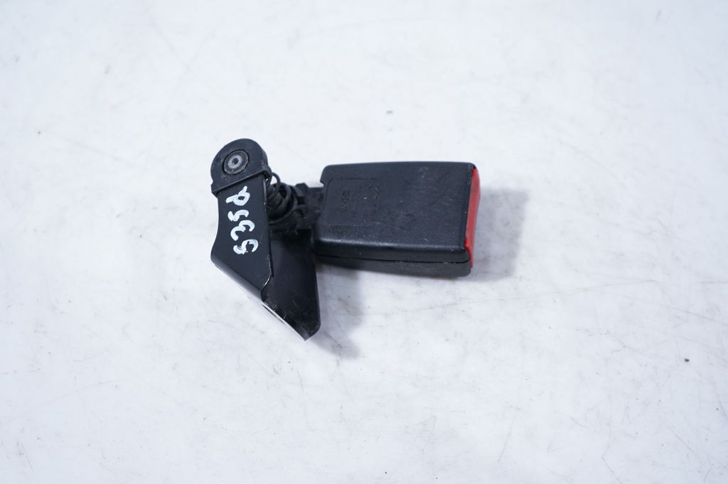 Rear seatbelt buckle (6)